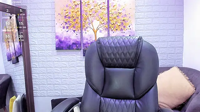 Paula Desousa online show from November 2025 07:28:01 PM