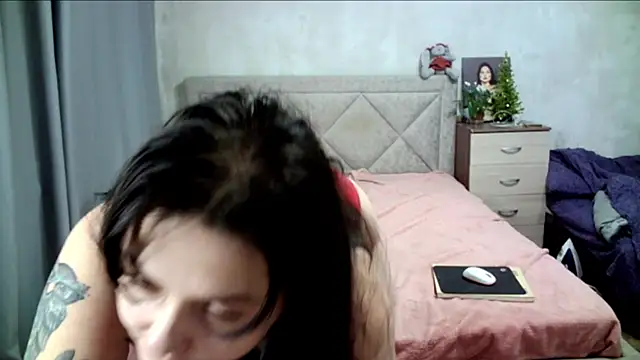 Snapshot of juliettkalen chatting on December 2024 04:01:02 AM juliettkalen online show from December 2024 04:01:02 AM