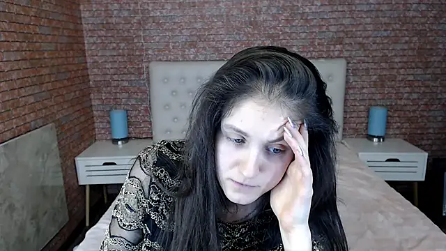 Holliy Cooper online show from January 2025 01:27:01 PM