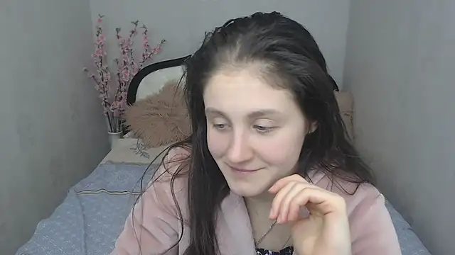 Holliy Cooper online show from February 2025 07:35:01 PM