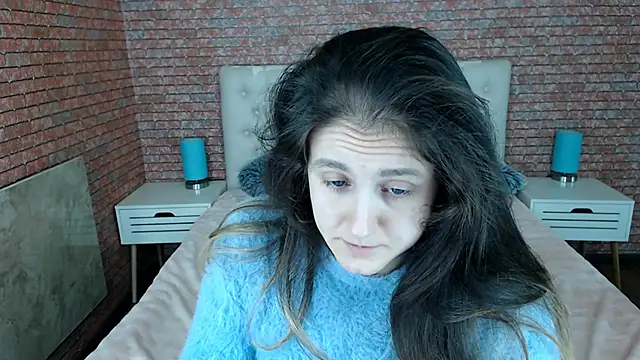 Holliy Cooper online show from December 2025 06:52:02 AM