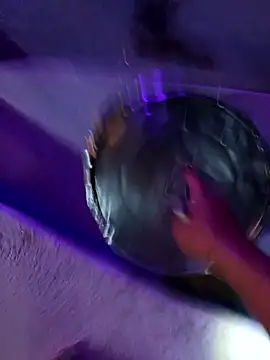 Snapshot of DULCE_ZOE chatting on October 2025 12:17:02 AM DULCE ZOE online show from October 2025 12:17:02 AM