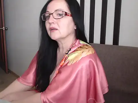 Snapshot of Alma44 chatting on May 2026 08:32:01 AM Alma44 online show from May 2026 08:32:01 AM