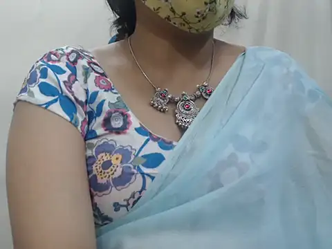 Lovely Siri 23 online show from February 2026 06:33:02 PM