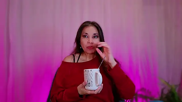 Snapshot of DivineLynn chatting on January 2025 05:23:01 PM DivineLynn online show from January 2025 05:23:01 PM