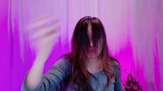 Snapshot of DivineLynn chatting on January 2025 05:00:01 PM DivineLynn online show from January 2025 05:00:01 PM