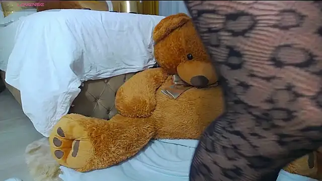 GoldenCaroline online show from March 2026 06:57:01 PM