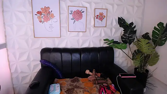 Valentinaa mature online show from March 2026 07:33:01 PM