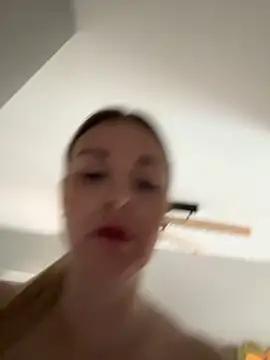 Snapshot of Bella-Tight chatting on March 2026 08:06:02 AM Bella-Tight online show from March 2026 08:06:02 AM