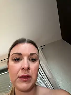 Snapshot of Bella-Tight chatting on March 2026 07:11:02 AM Bella-Tight online show from March 2026 07:11:02 AM