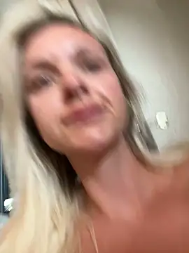 Snapshot of Bella-Tight chatting on June 2026 05:39:02 AM Bella-Tight online show from June 2026 05:39:02 AM
