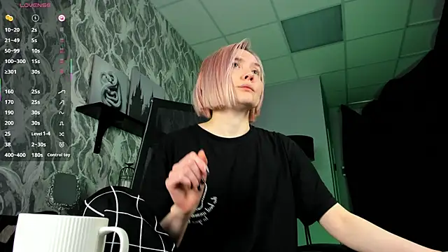 ReiYosimoto online show from November 2025 02:39:01 PM