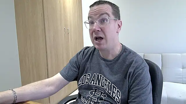 BrettJ81 online show from October 2025 10:58:02 AM