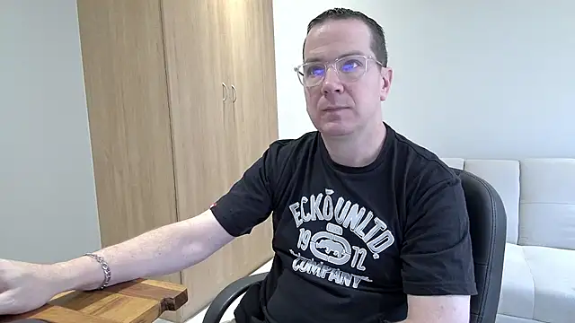 BrettJ81 online show from October 2025 10:45:01 AM