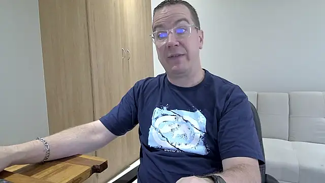 BrettJ81 online show from December 2025 12:32:01 PM