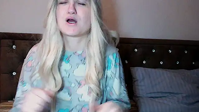 Sara4uu online show from June 2026 10:52:01 PM