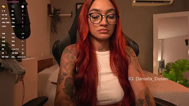 DaniDusan  online show from December 2024 12:52:01 AM