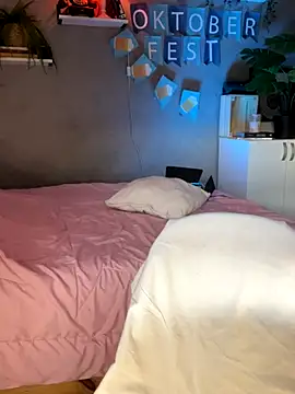 DaniDusan  online show from September 2025 10:34:01 PM