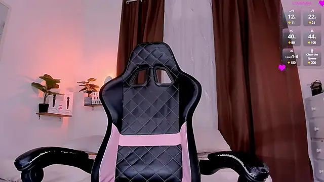 Snapshot of KeishaDanger_ chatting on December 2024 10:43:01 PM KeishaDanger online show from December 2024 10:43:01 PM