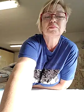 Snapshot of LindaL chatting on November 2025 12:22:02 PM LindaL online show from November 2025 12:22:02 PM