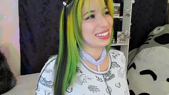 Snapshot of Laughing_Naty chatting on February 2025 03:21:01 AM Laughing Naty online show from February 2025 03:21:01 AM